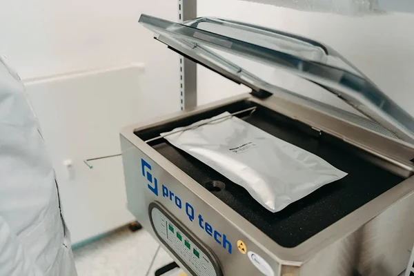 Vacuum packaging of components